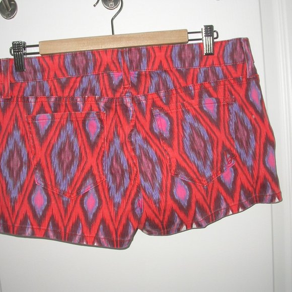 Diamond Patterned Stretch Denim Shorts - Picture 2 of 9